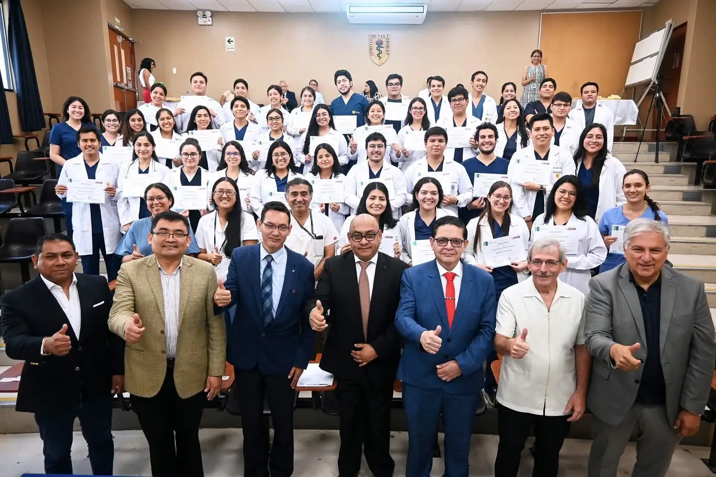 NUESTROS ESTUDIANTES CULMINARON CON ÉXITO SU RESIDENTADO MÉDICO EN EL HOSPITAL CAYETANO HEREDIA