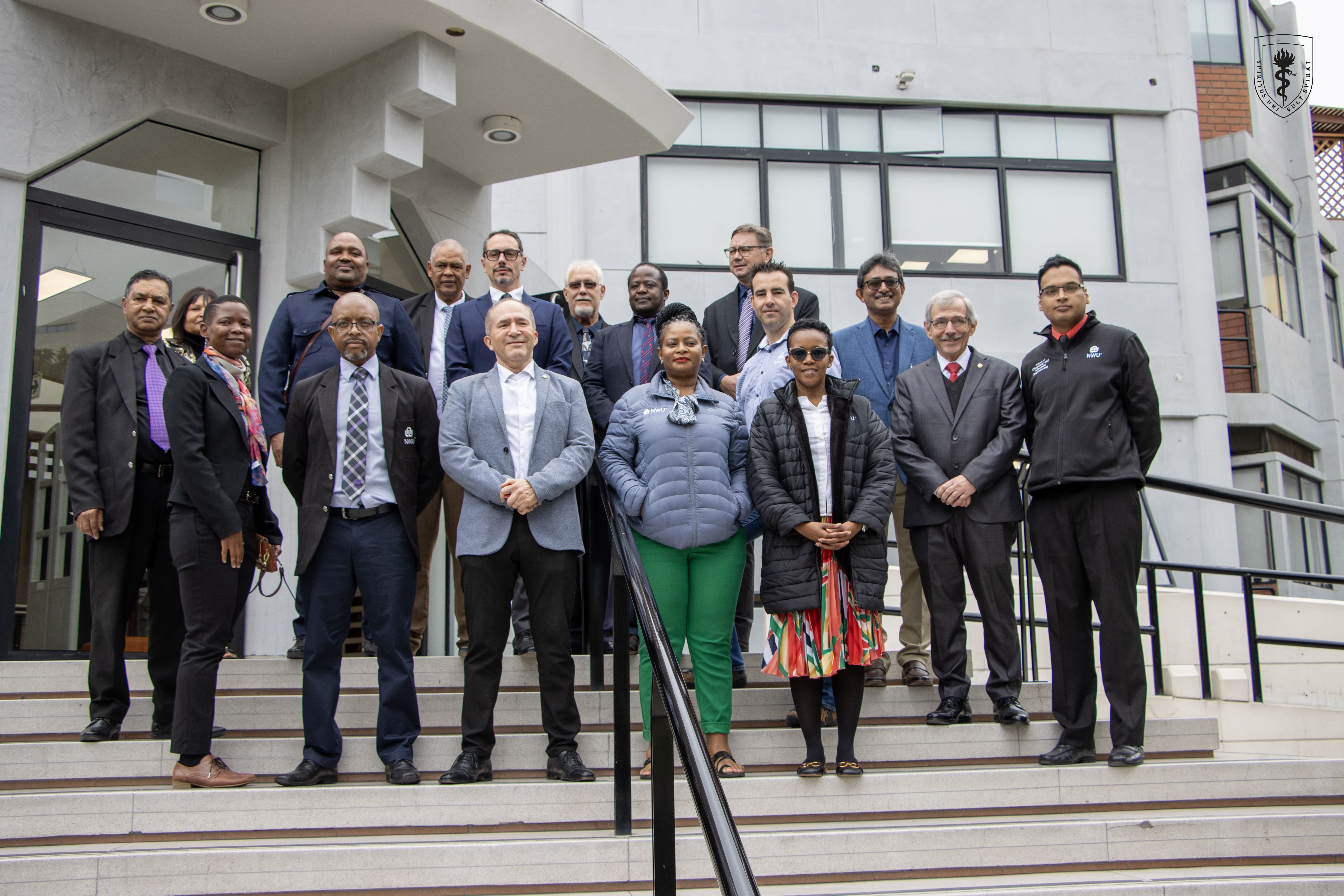 Delegación de North-West University visita el Centro de Simulación de la Facultad de Medicina