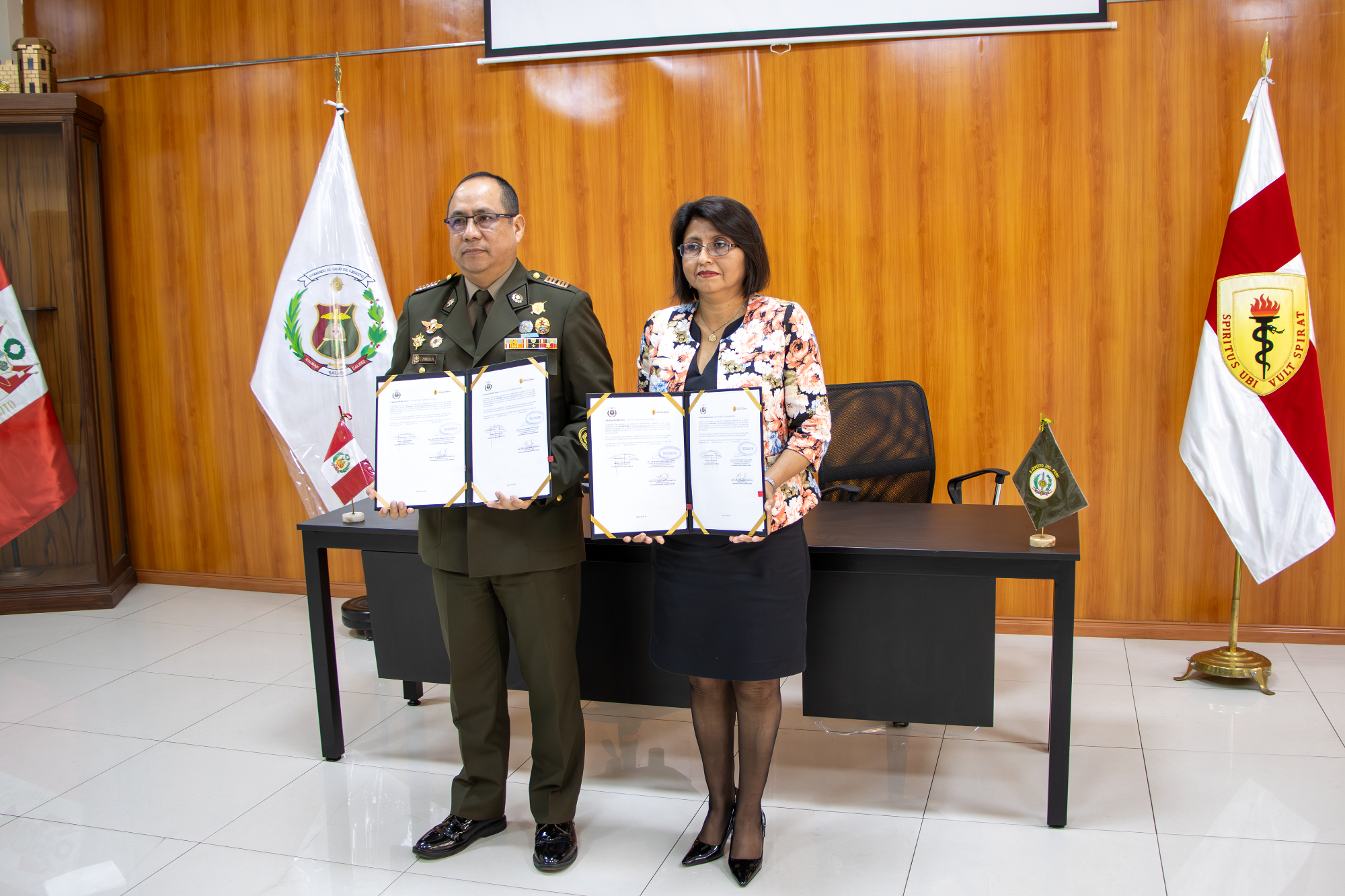 Universidad Peruana Cayetano Heredia y el Comando de Salud del Ejército firman convenio para formación y prácticas clínicas