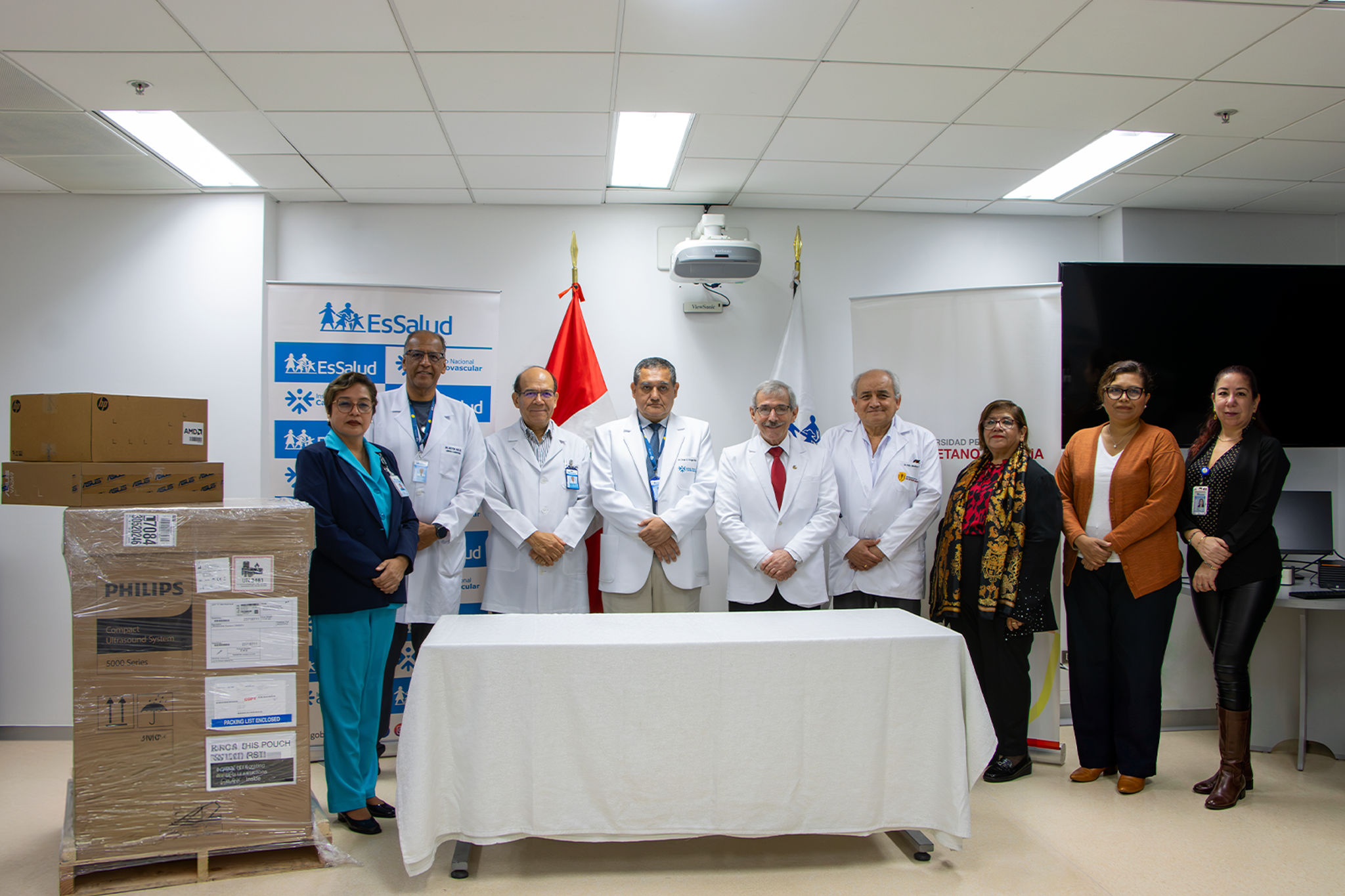 Cayetano entrega ecógrafos portátiles cardiovasculares al Instituto Nacional Cardiovascular para fortalecer la atención asistencial